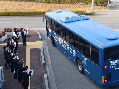 9スクールバスお見送り(三木).jpg